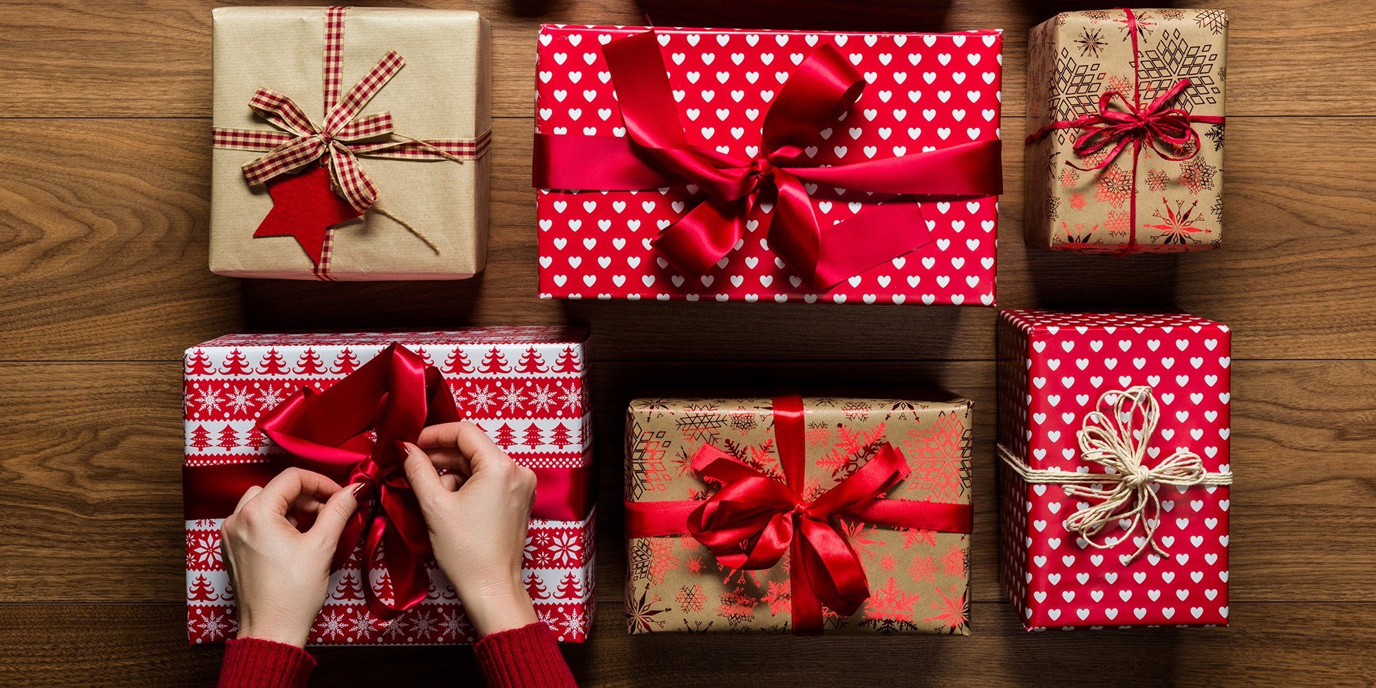 Почему новогодние подарки кладут под елку