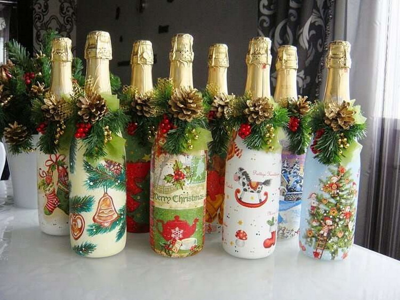 Новогодний декупаж бутылки шампанского с элементами терра